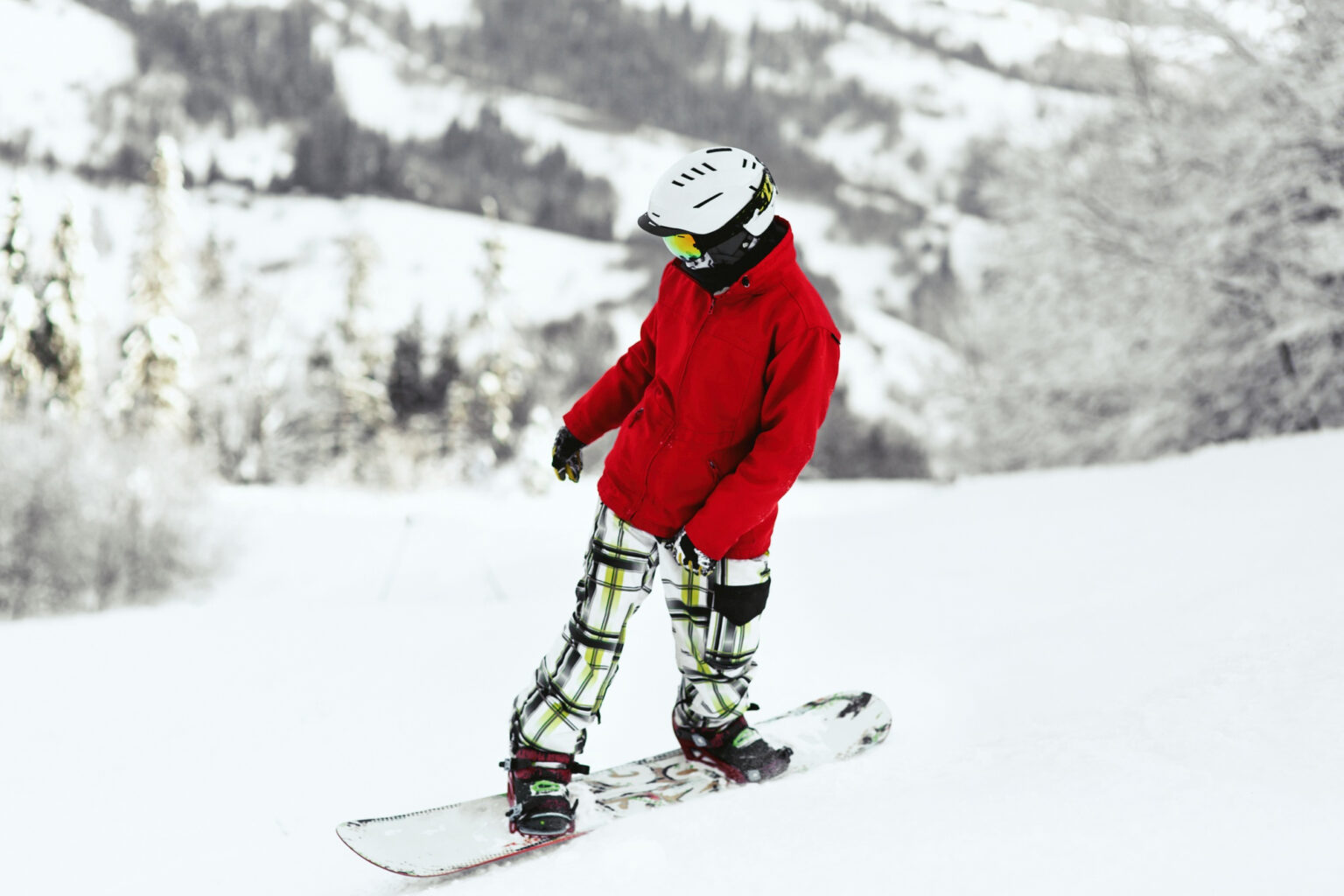 Alquiler de equipo de snowboard gama superior en Sierra Nevada